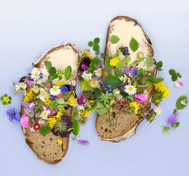 Bread slices buttered in flower decoration with edible flowers
