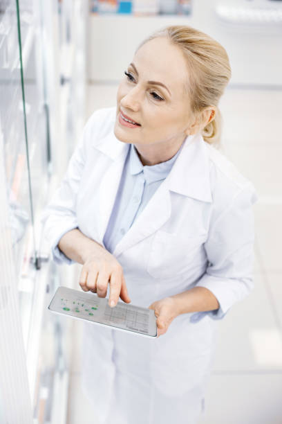 istock Beautiful female pharmacist assisting with choice 959538350