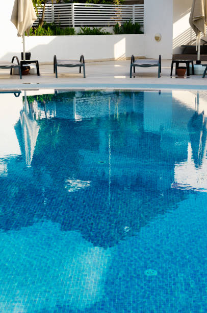 istock Swimming pool sun beds relax spa 959543110