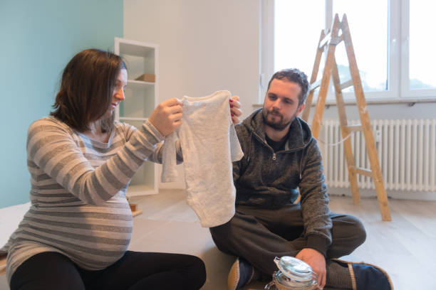 istock Pregnant couple in a new home 959554706