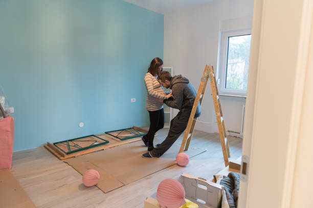 istock Pregnant couple in a new home 959559894