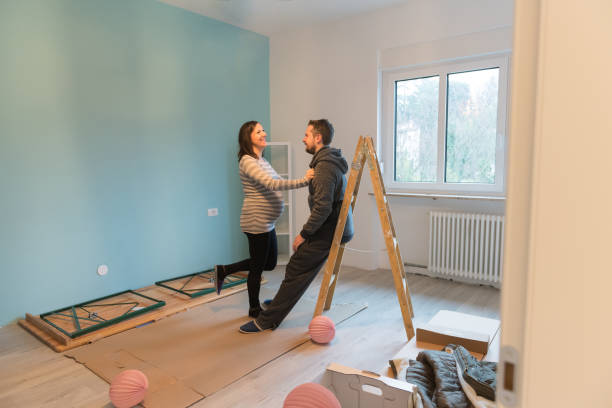 istock Pregnant couple in a new home 959560184