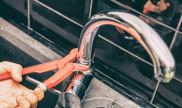 istock Person tightening up the tap 959562142
