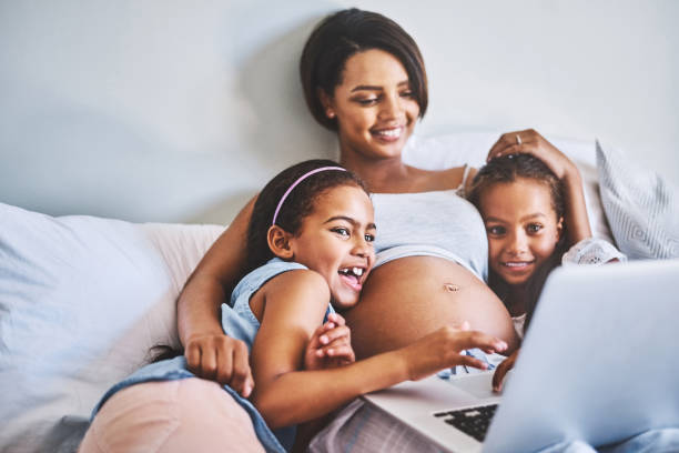 istock Story time with the family 959581448