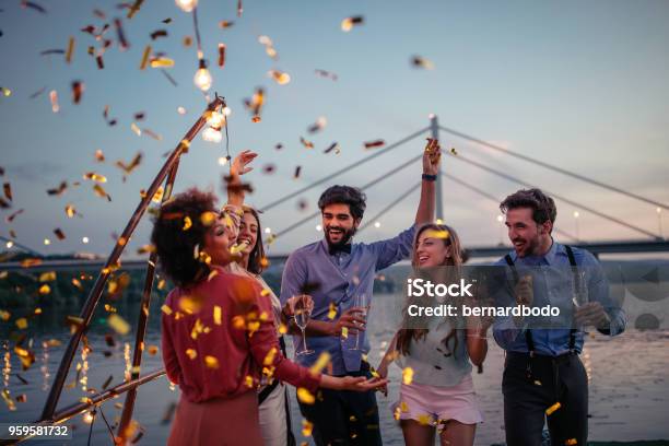 Foto de Tendo Uma Explosão e mais fotos de stock de Festa - Festa, Amizade, Cruzeiro