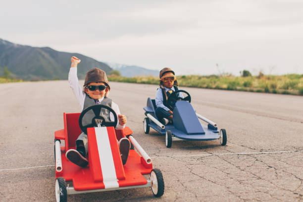 若いビジネス男の子行くカート レーシング - go cart ストックフォトと画像