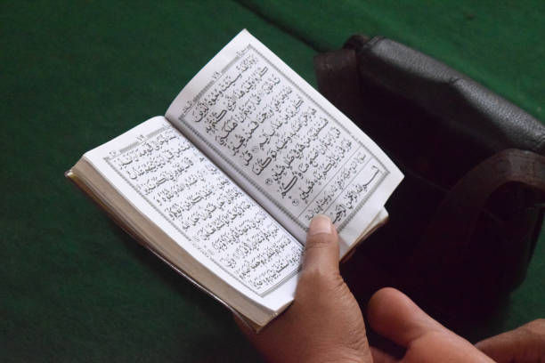 istock hand holding al-qur'an 959605448