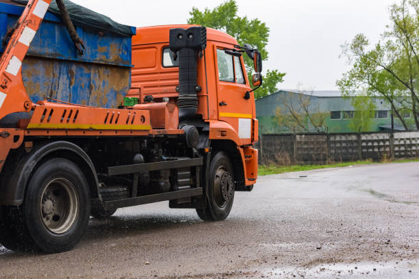 istock Removal of urban garbage 959607892