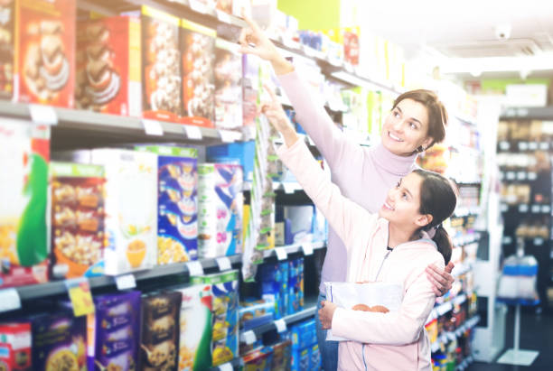 istock Family shopping for breakfast cereal 959642132