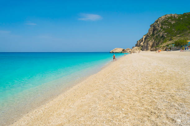 istock Crystal clear turquoise sea waters of a pebble beach 959669974