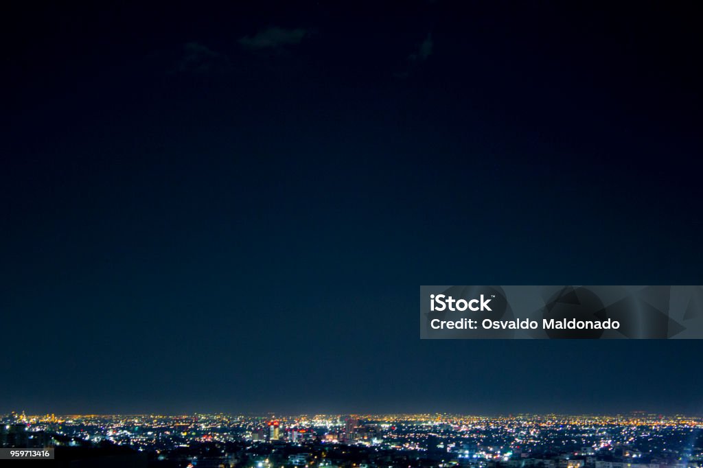 Gran nocturno de la ciudad de Monterrey, en Nuevo León, México. - Foto de stock de Noche libre de derechos