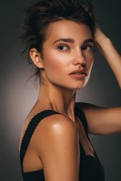 istock Beautiful woman 959717568