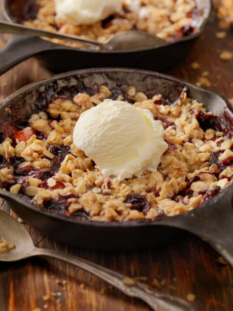 istock Strawberry and Blueberry Crisp with Vanilla Ice Cream 959743254