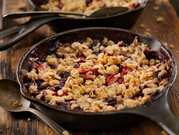 istock Strawberry and Blueberry Crisp with Vanilla Ice Cream 959743260