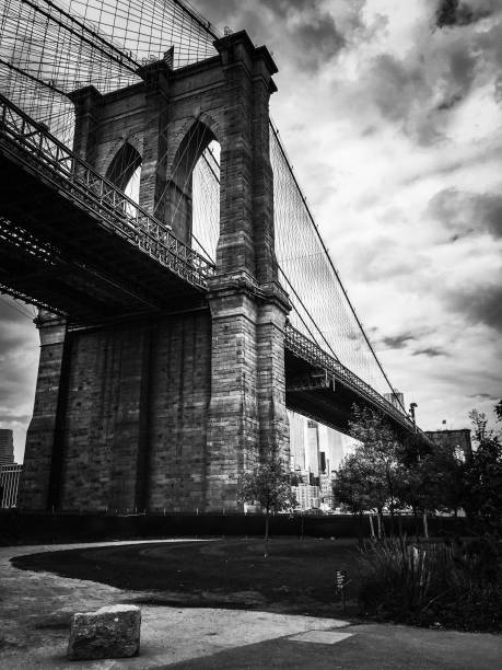 istock Brooklyn bridge on a park in black and white color 959750806