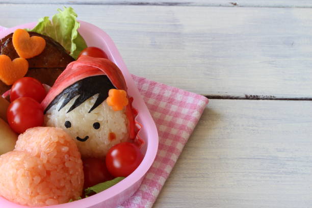 istock Lunch of girl 959790776