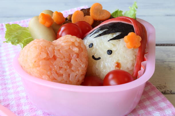 istock Lunch of girl 959790814