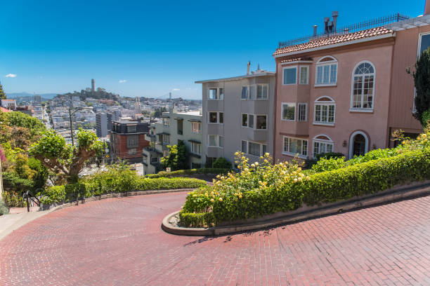 istock San Francisco, the famous Lombard Street 959814862