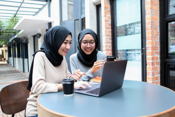 istock Two Malay Muslim Women Using Laptop At A Cafe 959832620