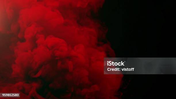 Bunten Rauch Auf Schwarzem Hintergrund Stockfoto und mehr Bilder von Rot - Rot, Rauch, Bildhintergrund
