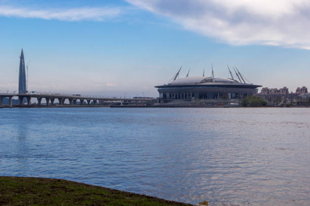 vista del nuevo estadio 'zenith arena' del río neva, san petersburgo, rusia - confederations cup fotografías e imágenes de stock