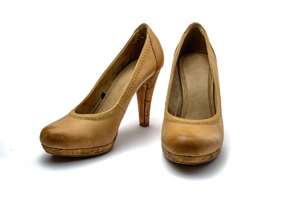 istock Brown vintage leather high heel plateau pumps 959874878