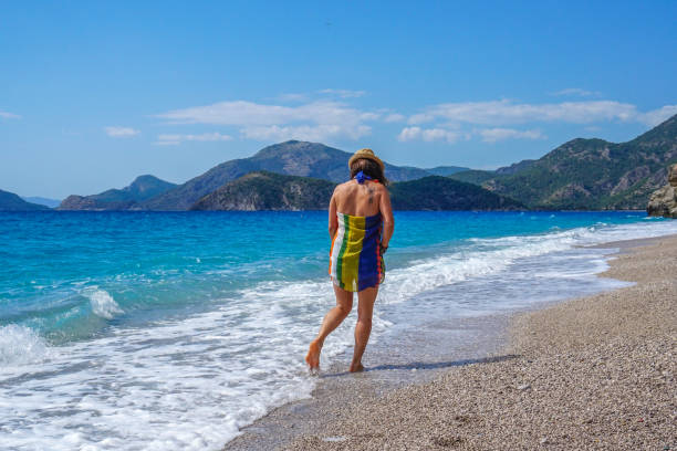istock Women walking on the beach 959903024