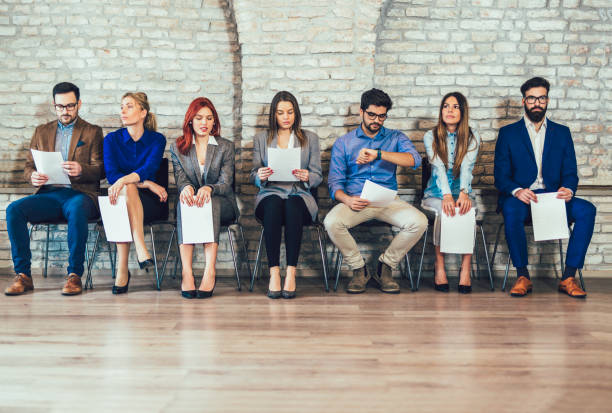 foto de candidatos espera para entrevista de trabajo - unemployment waiting in line waiting room interview fotografías e imágenes de stock