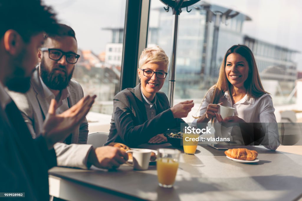 Empresarios desayunando - Foto de stock de Desayuno libre de derechos