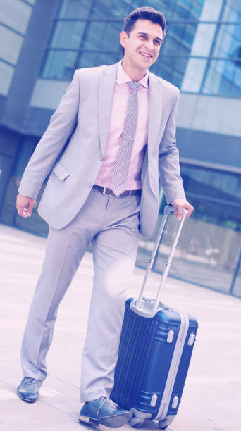 istock Businessman going to business trip 959937714