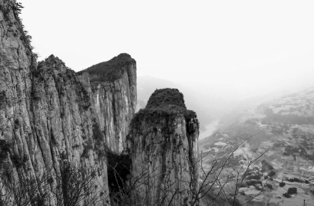 istock Dangerous peaks and diffuse clouds in Huangshan, China 959950578
