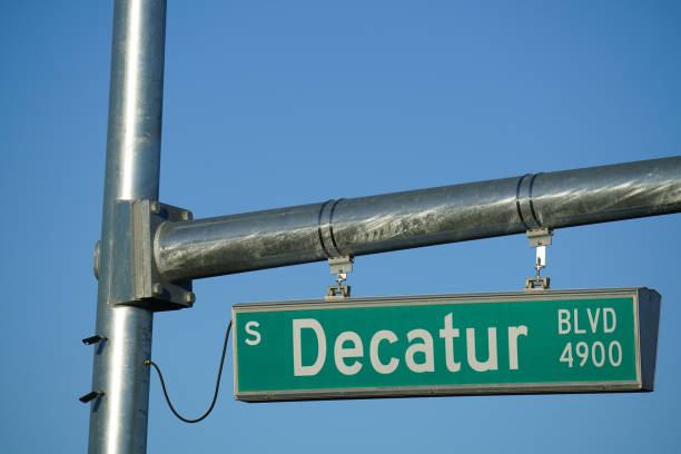 istock Sign in the City 959961240