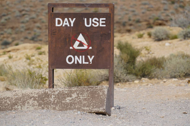 istock Sign in the Park 959961374