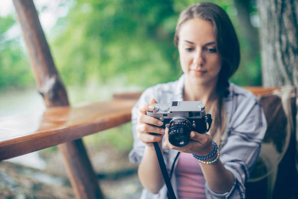 istock Young photographer in the cafe 959964410