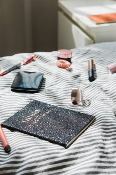 istock Woman's glamour beauty products flatlay 959970974