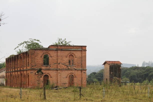 istock The ruins of a time on the horizon 959977590