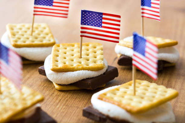 istock Homemade smore and USA flag 959983146