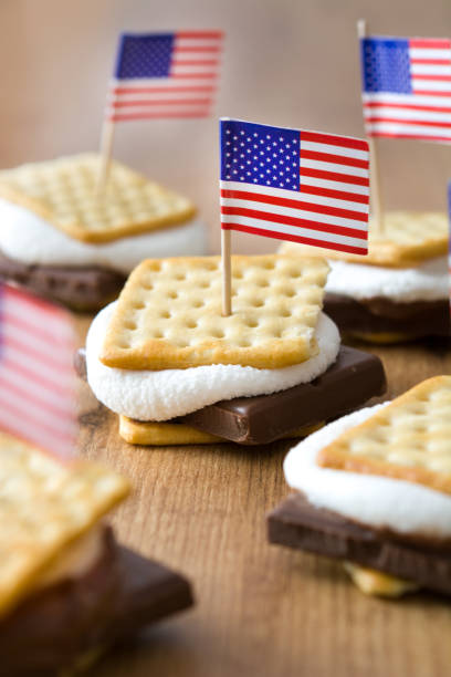 istock Homemade smore and USA flag 959983588