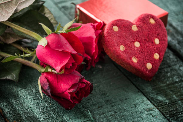 istock red roses on a dark wooden background 959986362