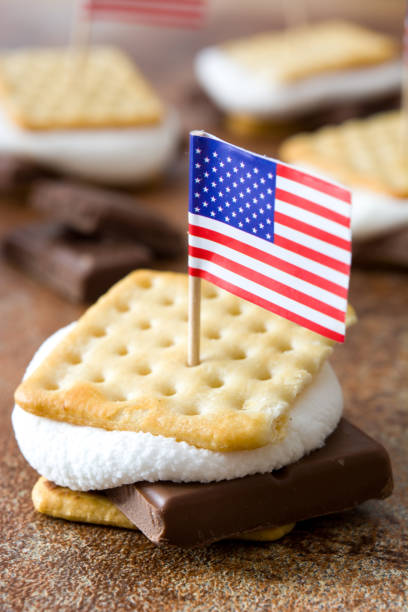 istock Homemade smore and USA flag 960001916
