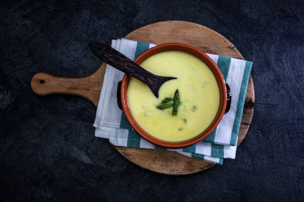 istock Velvet sauce of Asparagus 960012554