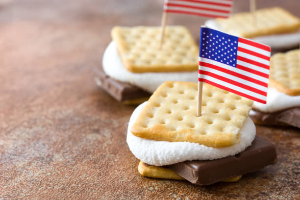 istock Homemade smore and USA flag 960013112