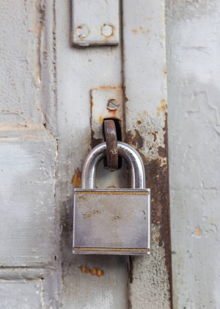 istock Old rusty lock on wooden door closeup. 960013156