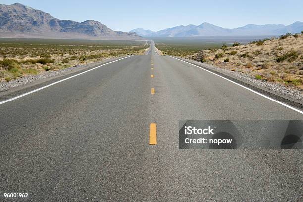 Highway 砂漠の - Horizonのストックフォトや画像を多数ご用意 - Horizon, からっぽ, アクセスしやすい