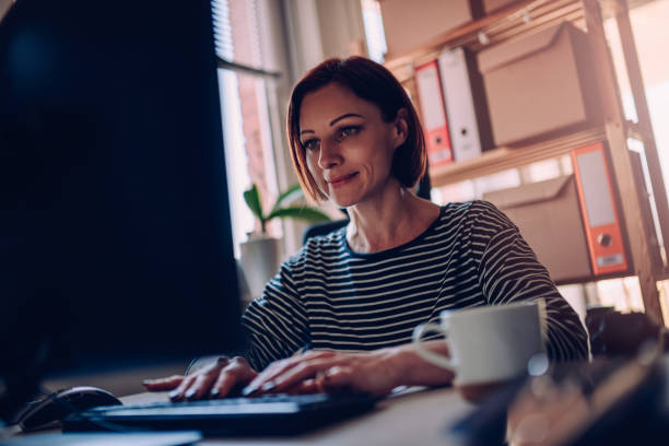 istock Business woman working on computer at the office 960020986
