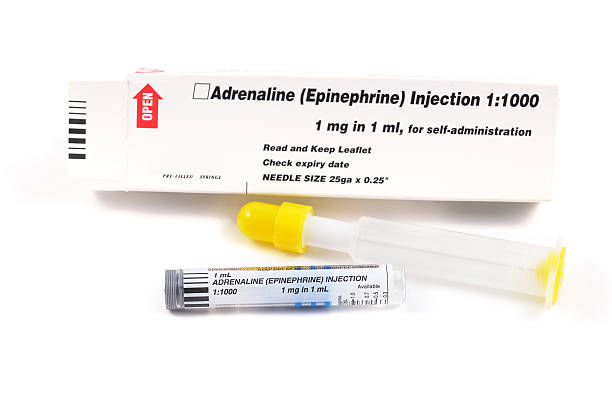 緊急アドレナリン epinephrine 注入 2 - アドレナリン ストックフォトと画像