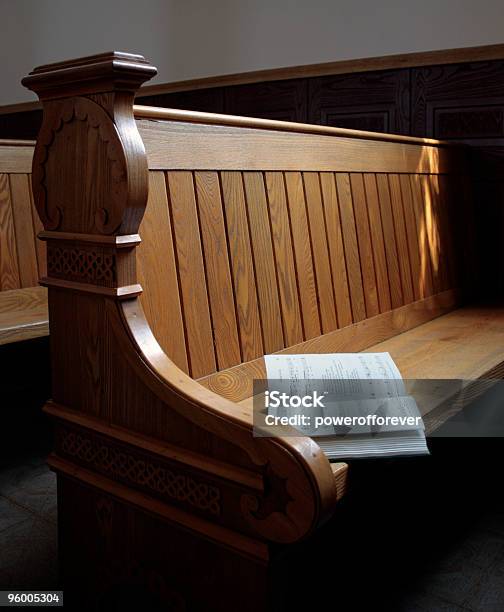 Kirche Pew Mit Offenen Buch Stockfoto und mehr Bilder von Bibel - Bibel, Buch, Christentum