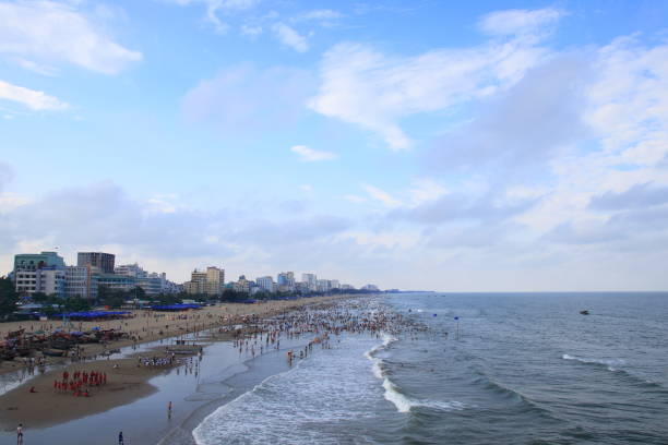 istock Samson beach in Tsinghua, Vietnam 960055574