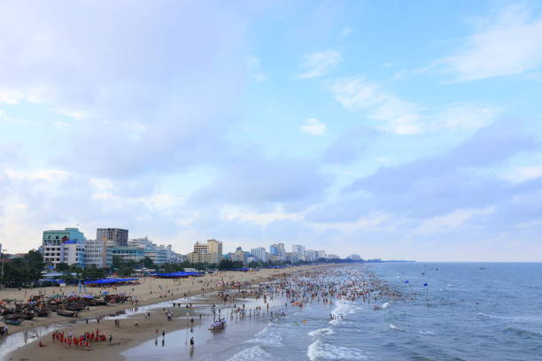 istock Samson beach in Tsinghua, Vietnam 960055590