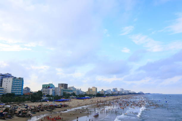 istock Samson beach in Tsinghua, Vietnam 960055602